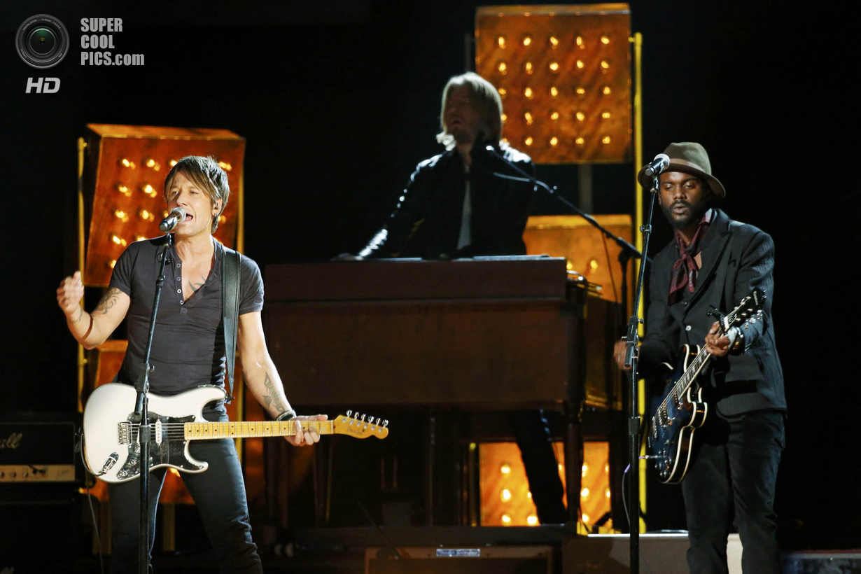 Церемония вручения премии Grammy 2014. На фото Кит Урбан и Горри Кларк.