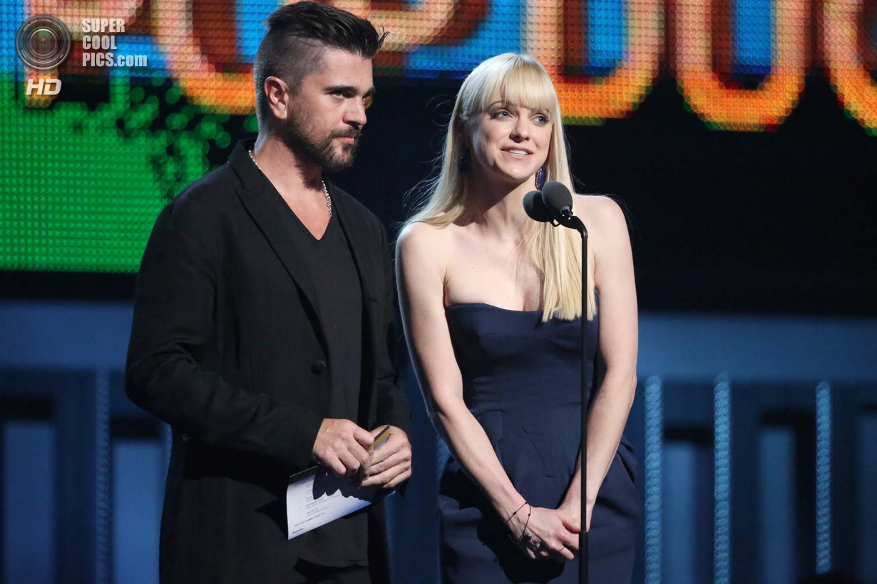 Церемония вручения премии Grammy 2014. На фото Хуанес и Анна Фэрис.